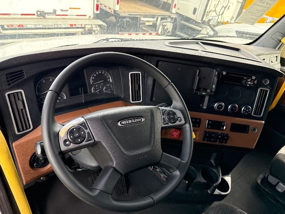 Sleeper Tractor-Heavy Duty Tractors-Freightliner-2020-T12664ST-Phoenix-AZ-582,183\n\t\tmiles-$ 57,250 - Image 10