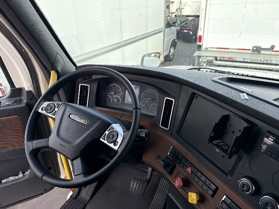 Sleeper Tractor-Heavy Duty Tractors-Freightliner-2020-T12664ST-Phoenix-AZ-582,183\n\t\tmiles-$ 57,250 - Image 12