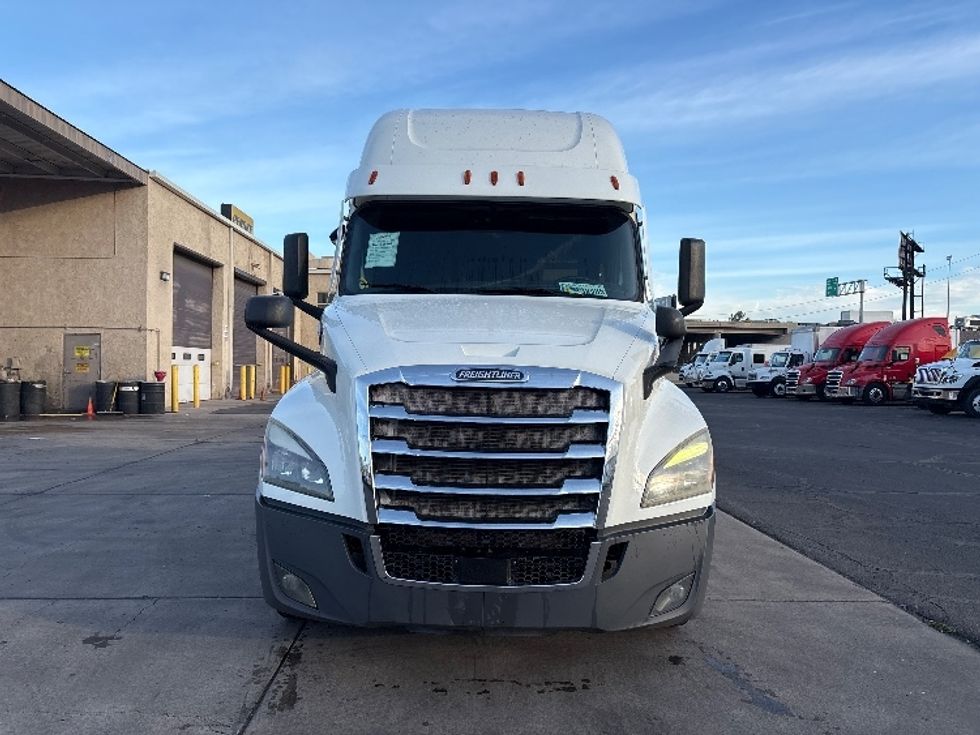 Sleeper Tractor-Heavy Duty Tractors-Freightliner-2020-T12664ST-Phoenix-AZ-582,183\n\t\tmiles-$ 57,250 - Image 2