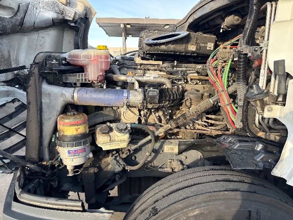 Sleeper Tractor-Heavy Duty Tractors-Freightliner-2020-T12664ST-Phoenix-AZ-582,183\n\t\tmiles-$ 57,250 - Image 21