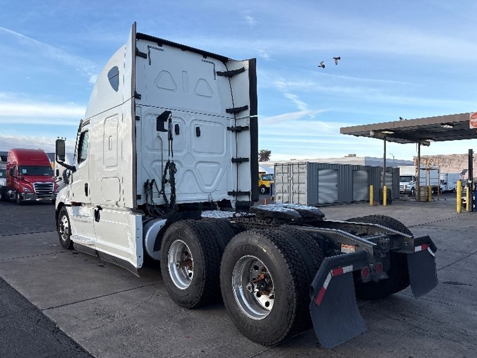 Sleeper Tractor-Heavy Duty Tractors-Freightliner-2020-T12664ST-Phoenix-AZ-582,183\n\t\tmiles-$ 57,250 - Image 5