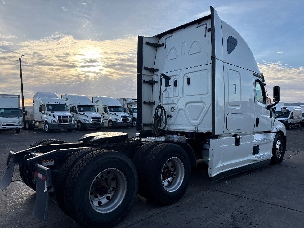 Sleeper Tractor-Heavy Duty Tractors-Freightliner-2020-T12664ST-Phoenix-AZ-582,183\n\t\tmiles-$ 57,250 - Image 7