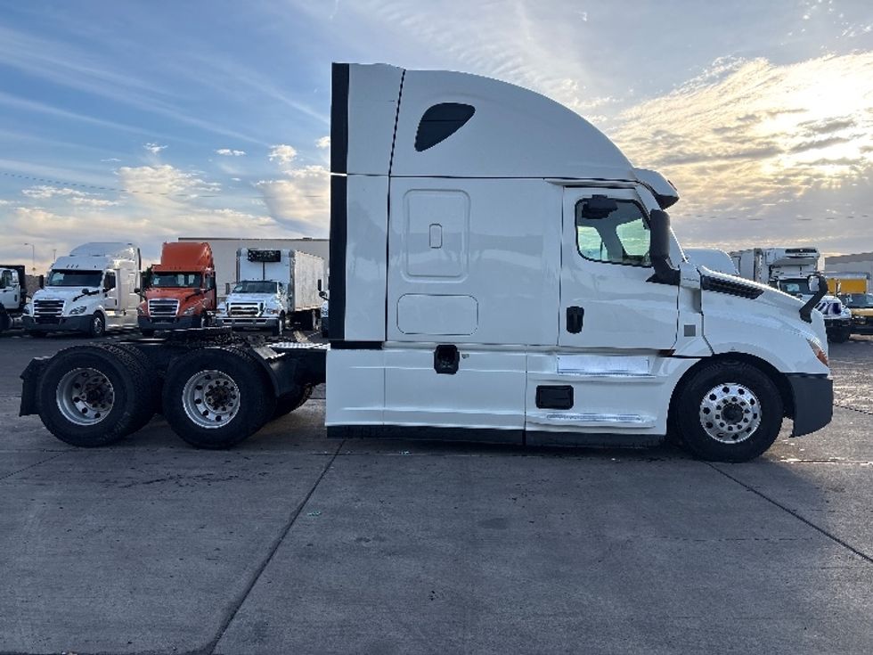 Sleeper Tractor-Heavy Duty Tractors-Freightliner-2020-T12664ST-Phoenix-AZ-582,183\n\t\tmiles-$ 57,250 - Image 8