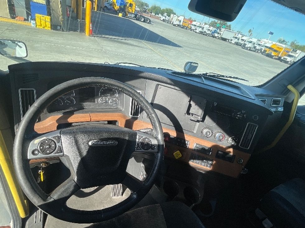 Sleeper Tractor-Heavy Duty Tractors-Freightliner-2020-T12664ST-Phoenix-AZ-590,700\n\t\tmiles-$ 59,500 - Image 11