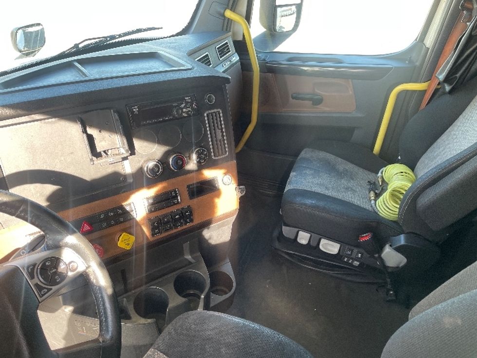 Sleeper Tractor-Heavy Duty Tractors-Freightliner-2020-T12664ST-Phoenix-AZ-590,700\n\t\tmiles-$ 59,500 - Image 12
