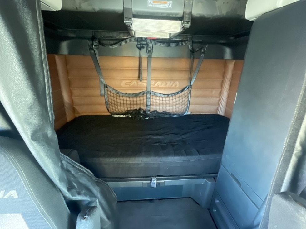 Sleeper Tractor-Heavy Duty Tractors-Freightliner-2020-T12664ST-Phoenix-AZ-590,700\n\t\tmiles-$ 59,500 - Image 16