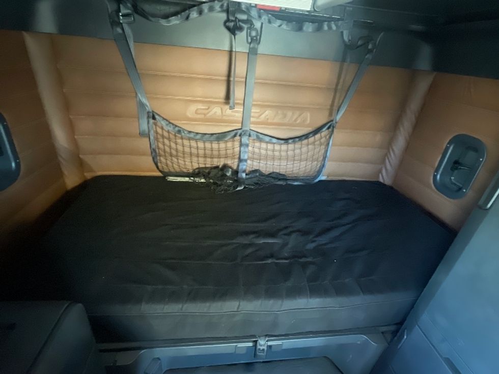 Sleeper Tractor-Heavy Duty Tractors-Freightliner-2020-T12664ST-Phoenix-AZ-590,700\n\t\tmiles-$ 59,500 - Image 17