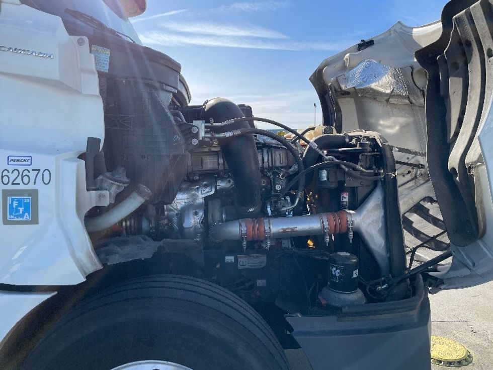 Sleeper Tractor-Heavy Duty Tractors-Freightliner-2020-T12664ST-Phoenix-AZ-590,700\n\t\tmiles-$ 59,500 - Image 20