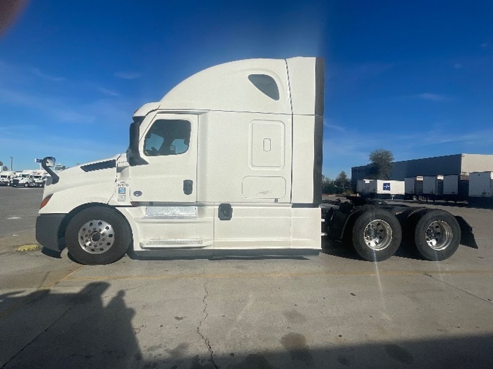 Sleeper Tractor-Heavy Duty Tractors-Freightliner-2020-T12664ST-Phoenix-AZ-590,700\n\t\tmiles-$ 59,500 - Image 4