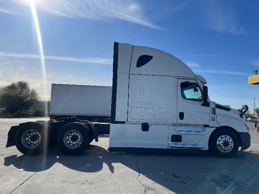 Sleeper Tractor-Heavy Duty Tractors-Freightliner-2020-T12664ST-Phoenix-AZ-590,700\n\t\tmiles-$ 59,500 - Image 8