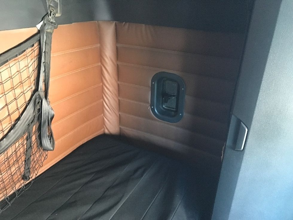 Sleeper Tractor-Heavy Duty Tractors-Freightliner-2020-T12664ST-Phoenix-AZ-609,997\n\t\tmiles-$ 58,250 - Image 18