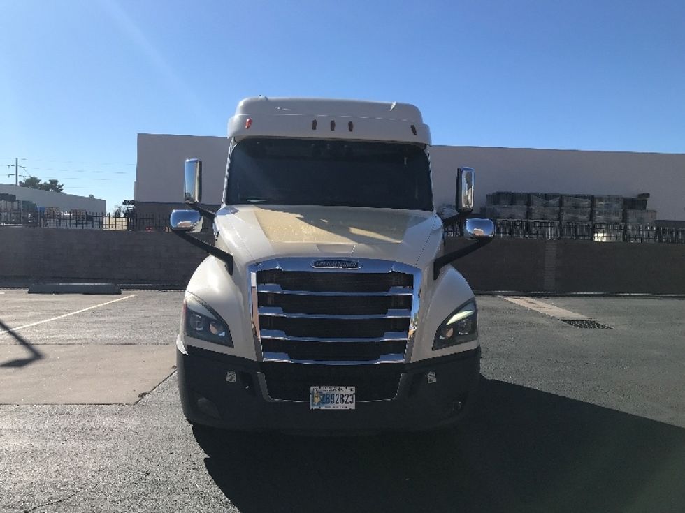 Sleeper Tractor-Heavy Duty Tractors-Freightliner-2020-T12664ST-Phoenix-AZ-609,997\n\t\tmiles-$ 58,250 - Image 2