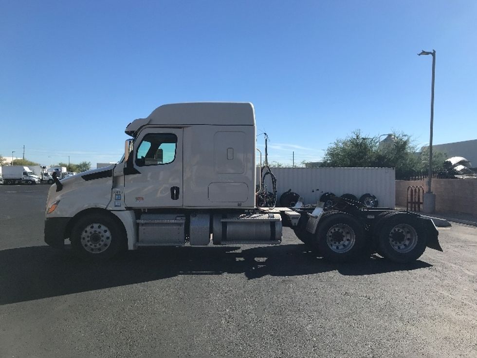 Sleeper Tractor-Heavy Duty Tractors-Freightliner-2020-T12664ST-Phoenix-AZ-609,997\n\t\tmiles-$ 58,250 - Image 4