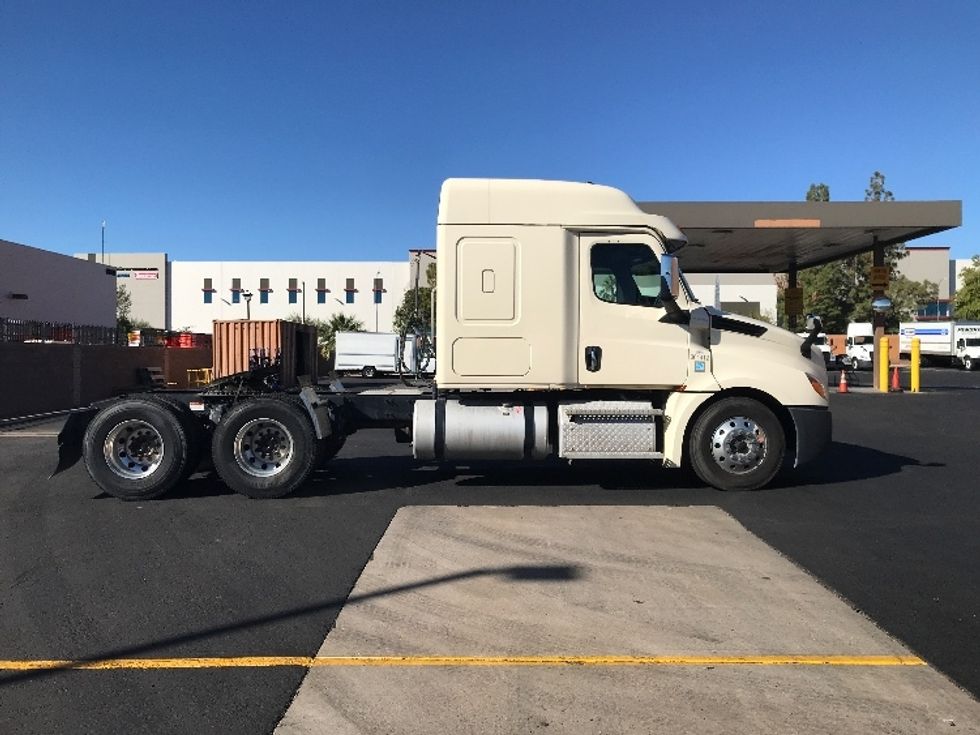 Sleeper Tractor-Heavy Duty Tractors-Freightliner-2020-T12664ST-Phoenix-AZ-609,997\n\t\tmiles-$ 58,250 - Image 8