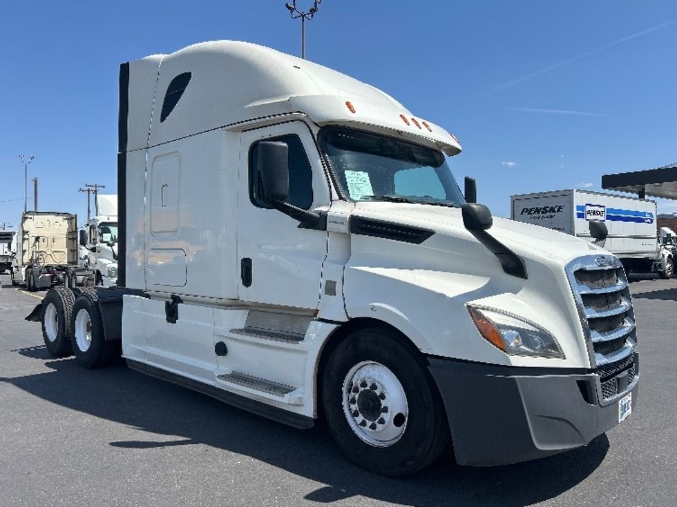 Sleeper Tractor-Heavy Duty Tractors-Freightliner-2020-T12664ST-Phoenix-AZ-611,821\n\t\tmiles-$ 58,750 - Image 1
