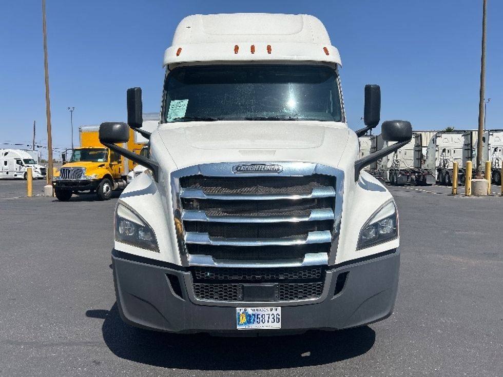 Sleeper Tractor-Heavy Duty Tractors-Freightliner-2020-T12664ST-Phoenix-AZ-611,821\n\t\tmiles-$ 58,750 - Image 2