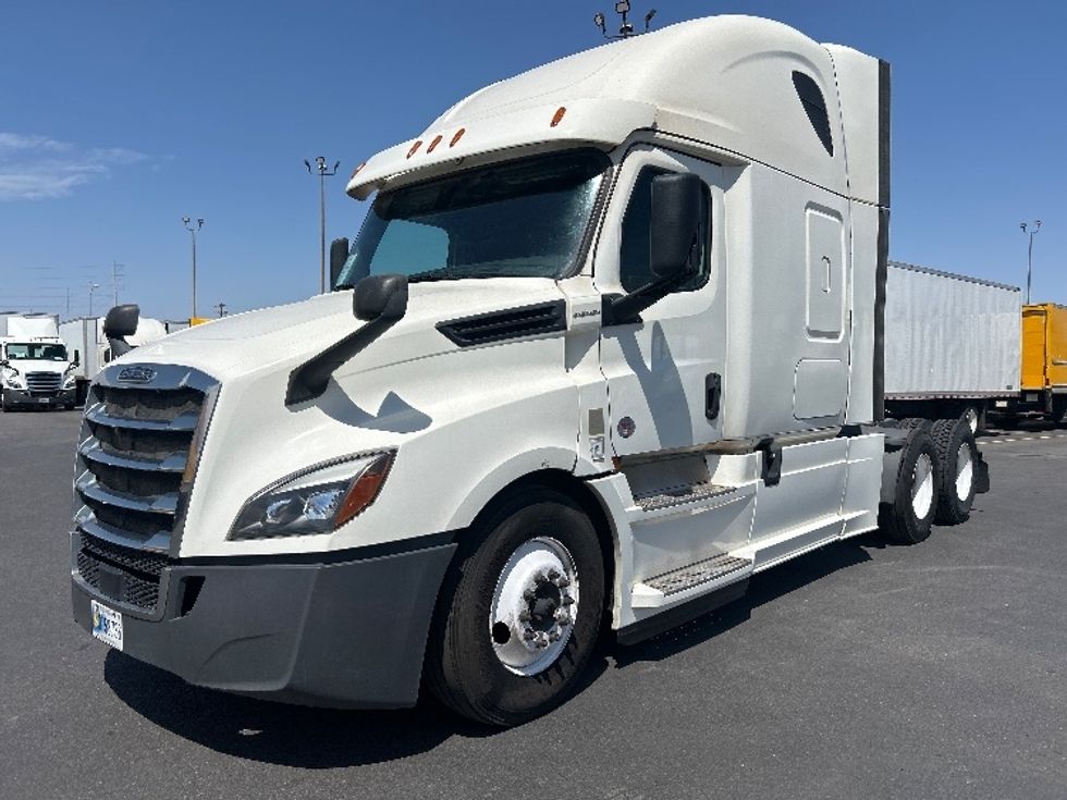Sleeper Tractor-Heavy Duty Tractors-Freightliner-2020-T12664ST-Phoenix-AZ-611,821\n\t\tmiles-$ 58,750 - Image 3