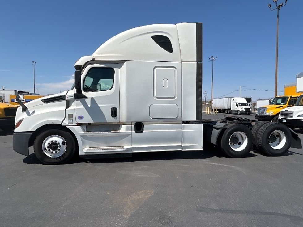 Sleeper Tractor-Heavy Duty Tractors-Freightliner-2020-T12664ST-Phoenix-AZ-611,821\n\t\tmiles-$ 58,750 - Image 4