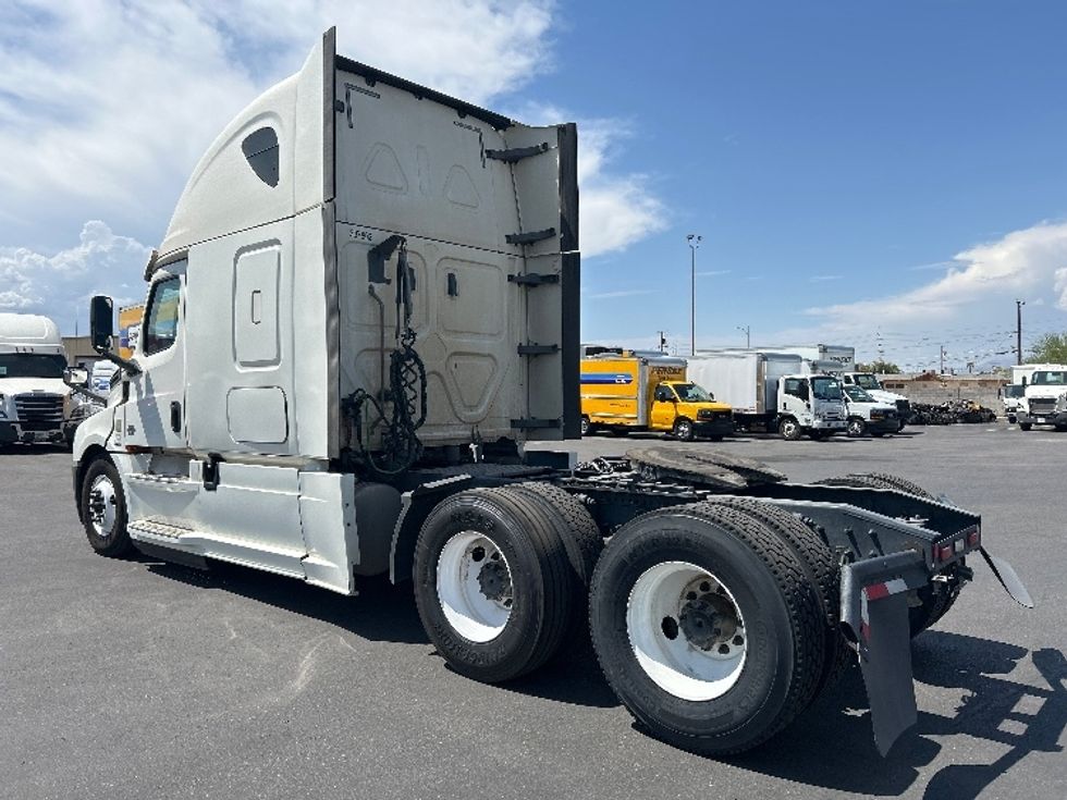 Sleeper Tractor-Heavy Duty Tractors-Freightliner-2020-T12664ST-Phoenix-AZ-611,821\n\t\tmiles-$ 58,750 - Image 5
