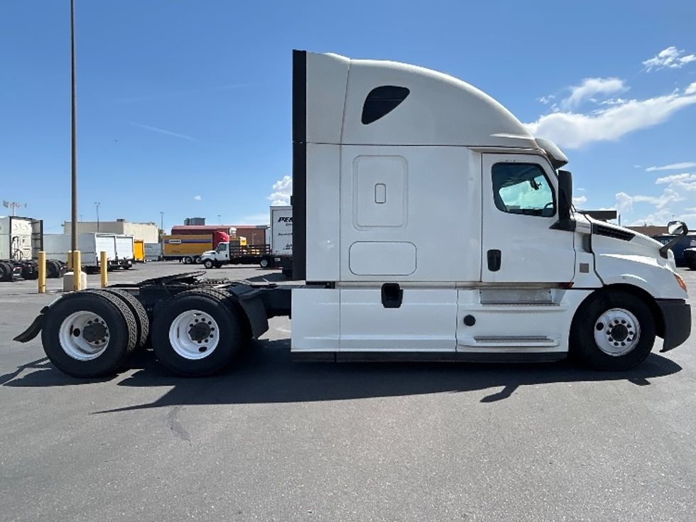 Sleeper Tractor-Heavy Duty Tractors-Freightliner-2020-T12664ST-Phoenix-AZ-611,821\n\t\tmiles-$ 58,750 - Image 8