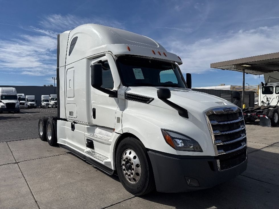 Sleeper Tractor-Heavy Duty Tractors-Freightliner-2020-T12664ST-Phoenix-AZ-615,034\n\t\tmiles-$ 54,750 - Image 1