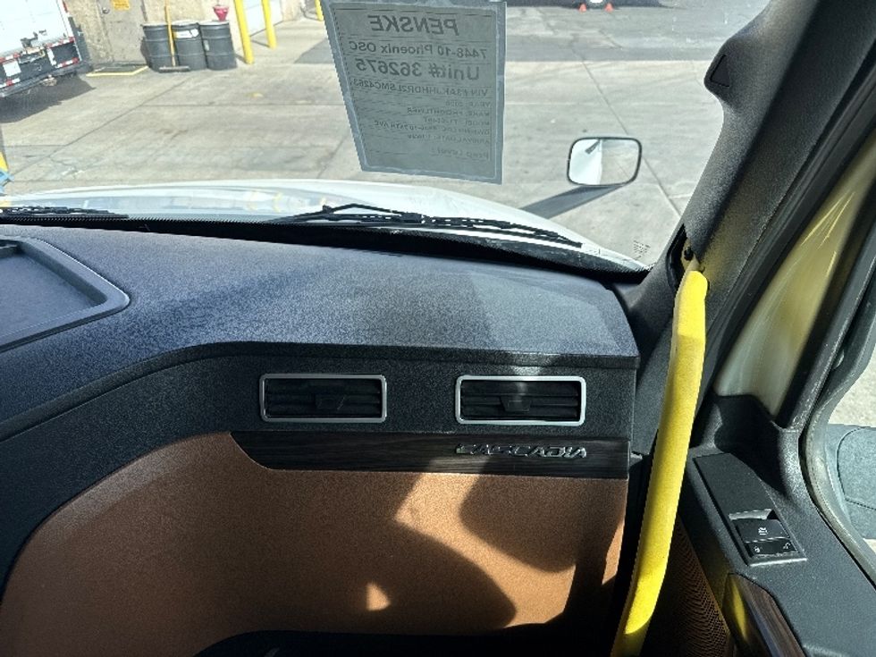 Sleeper Tractor-Heavy Duty Tractors-Freightliner-2020-T12664ST-Phoenix-AZ-615,034\n\t\tmiles-$ 54,750 - Image 14