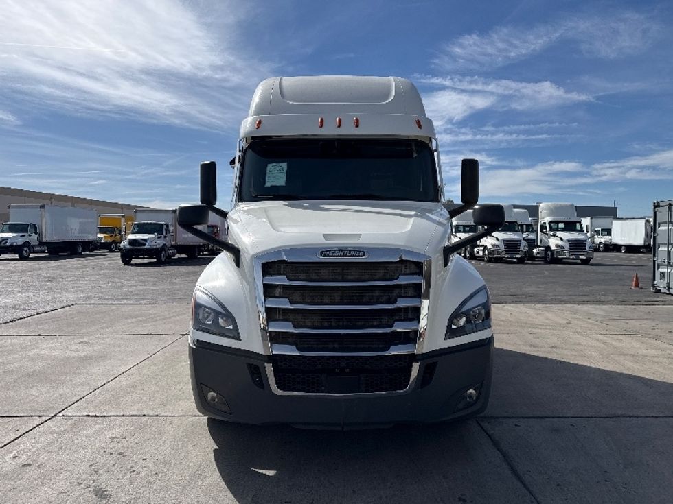 Sleeper Tractor-Heavy Duty Tractors-Freightliner-2020-T12664ST-Phoenix-AZ-615,034\n\t\tmiles-$ 54,750 - Image 2