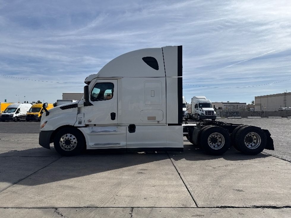 Sleeper Tractor-Heavy Duty Tractors-Freightliner-2020-T12664ST-Phoenix-AZ-615,034\n\t\tmiles-$ 54,750 - Image 4