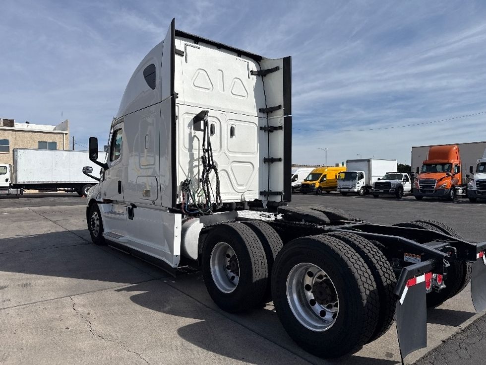 Sleeper Tractor-Heavy Duty Tractors-Freightliner-2020-T12664ST-Phoenix-AZ-615,034\n\t\tmiles-$ 54,750 - Image 5