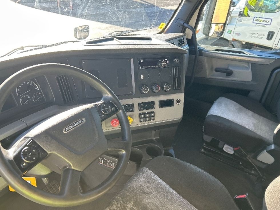 Sleeper Tractor-Heavy Duty Tractors-Freightliner-2020-T12664ST-Phoenix-AZ-632,000\n\t\tmiles-$ 58,750 - Image 10