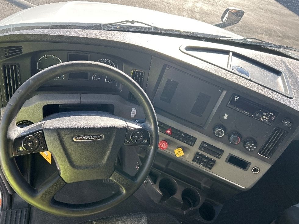 Sleeper Tractor-Heavy Duty Tractors-Freightliner-2020-T12664ST-Phoenix-AZ-632,000\n\t\tmiles-$ 58,750 - Image 11
