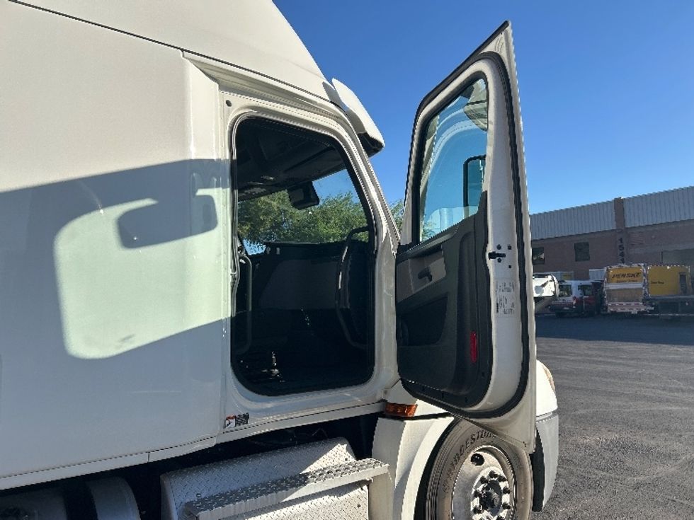 Sleeper Tractor-Heavy Duty Tractors-Freightliner-2020-T12664ST-Phoenix-AZ-632,000\n\t\tmiles-$ 58,750 - Image 13