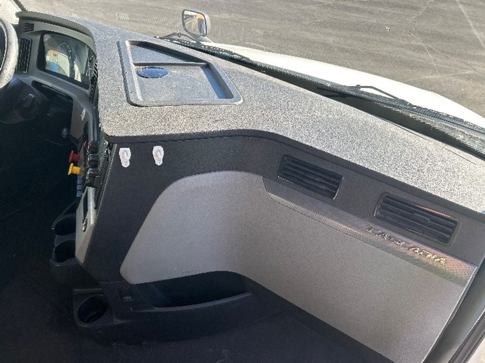 Sleeper Tractor-Heavy Duty Tractors-Freightliner-2020-T12664ST-Phoenix-AZ-632,000\n\t\tmiles-$ 58,750 - Image 14