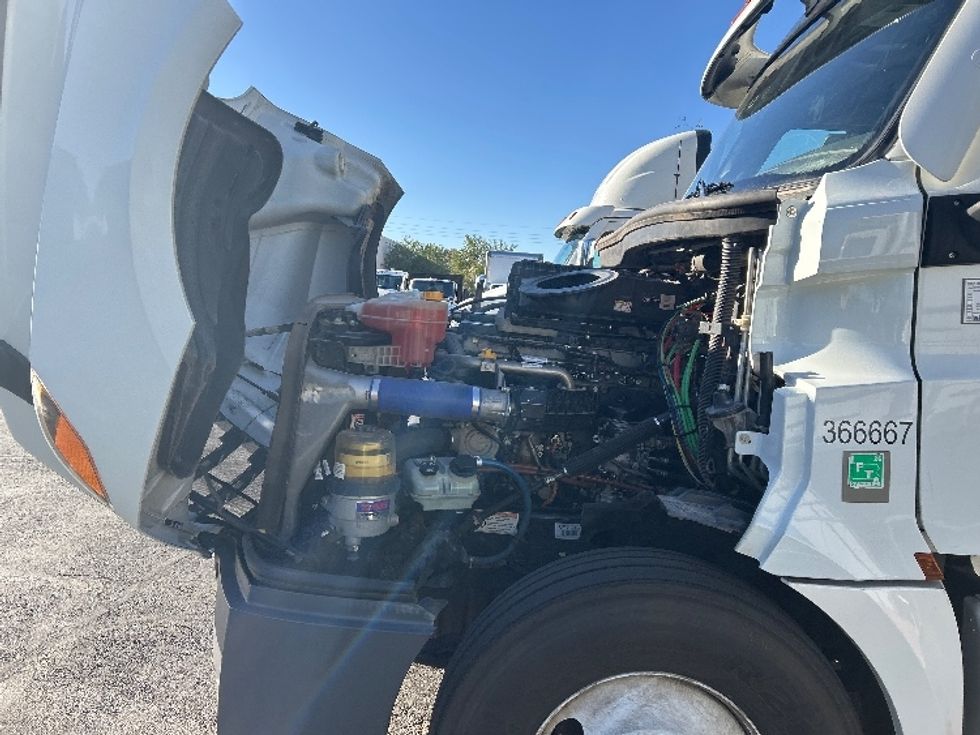 Sleeper Tractor-Heavy Duty Tractors-Freightliner-2020-T12664ST-Phoenix-AZ-632,000\n\t\tmiles-$ 58,750 - Image 21