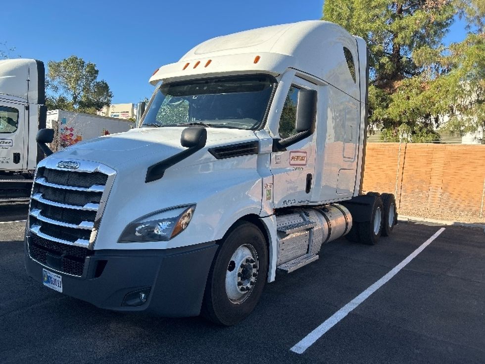 Sleeper Tractor-Heavy Duty Tractors-Freightliner-2020-T12664ST-Phoenix-AZ-632,000\n\t\tmiles-$ 58,750 - Image 3