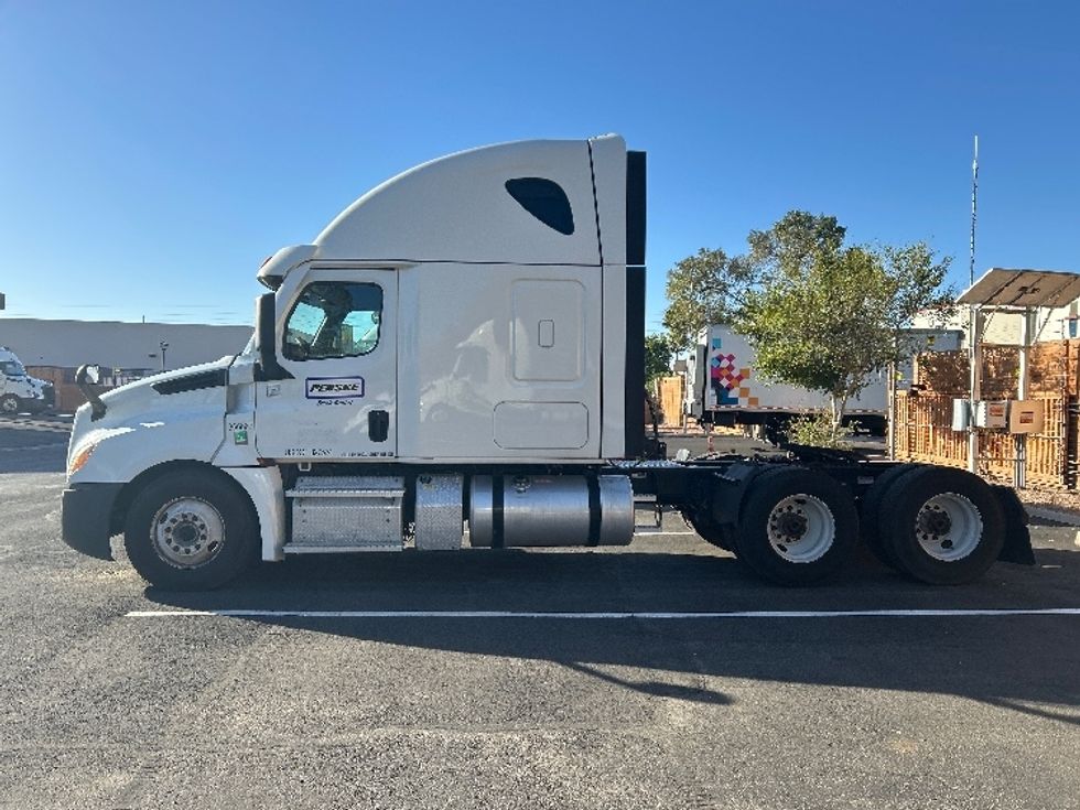 Sleeper Tractor-Heavy Duty Tractors-Freightliner-2020-T12664ST-Phoenix-AZ-632,000\n\t\tmiles-$ 58,750 - Image 4