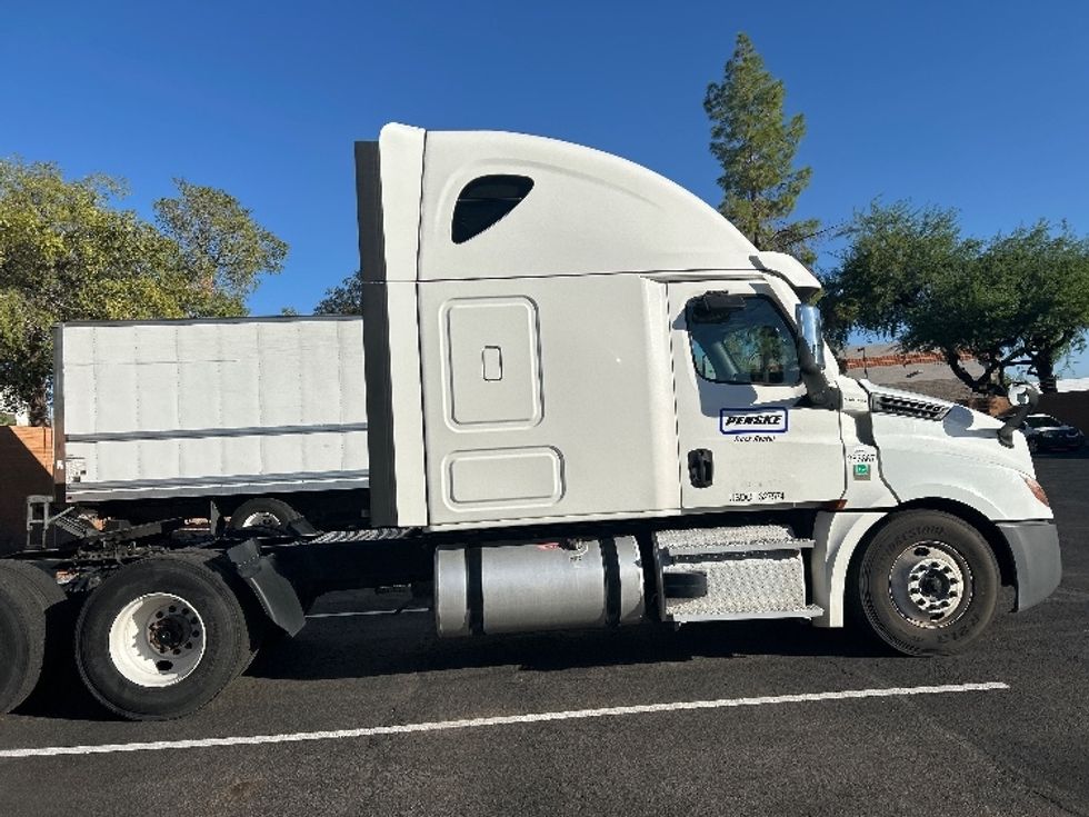 Sleeper Tractor-Heavy Duty Tractors-Freightliner-2020-T12664ST-Phoenix-AZ-632,000\n\t\tmiles-$ 58,750 - Image 8