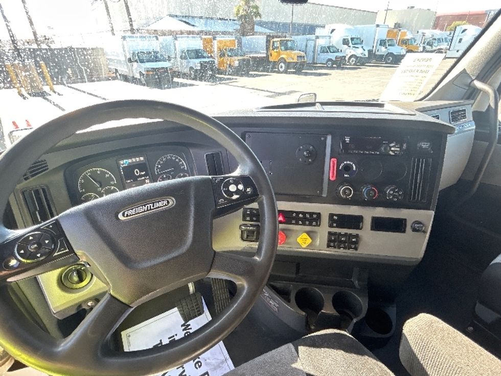 Sleeper Tractor-Heavy Duty Tractors-Freightliner-2020-T12664ST-Phoenix-AZ-640,807\n\t\tmiles-$ 55,500 - Image 11