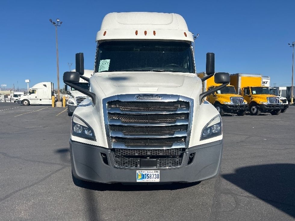 Sleeper Tractor-Heavy Duty Tractors-Freightliner-2020-T12664ST-Phoenix-AZ-640,807\n\t\tmiles-$ 55,500 - Image 2