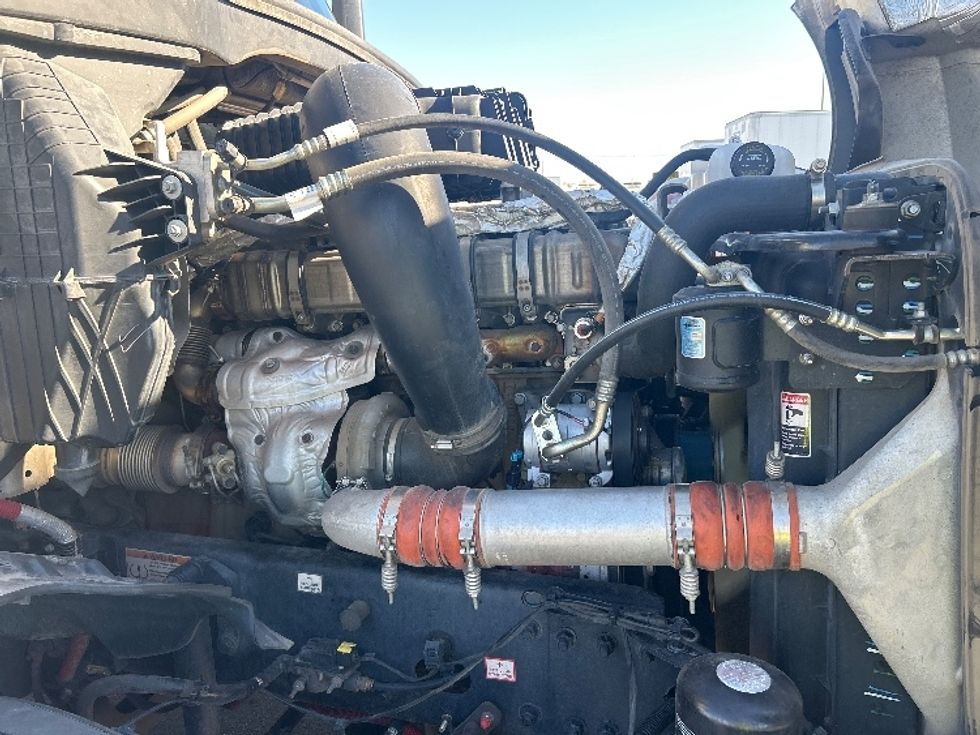 Sleeper Tractor-Heavy Duty Tractors-Freightliner-2020-T12664ST-Phoenix-AZ-640,807\n\t\tmiles-$ 55,500 - Image 20
