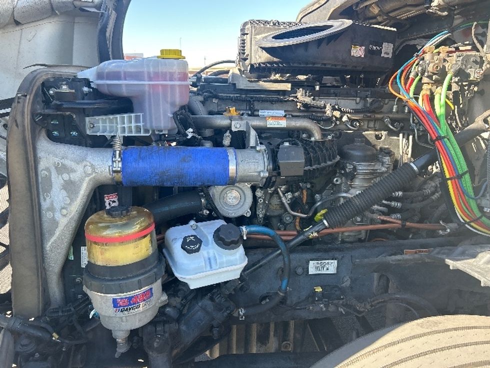Sleeper Tractor-Heavy Duty Tractors-Freightliner-2020-T12664ST-Phoenix-AZ-640,807\n\t\tmiles-$ 55,500 - Image 21