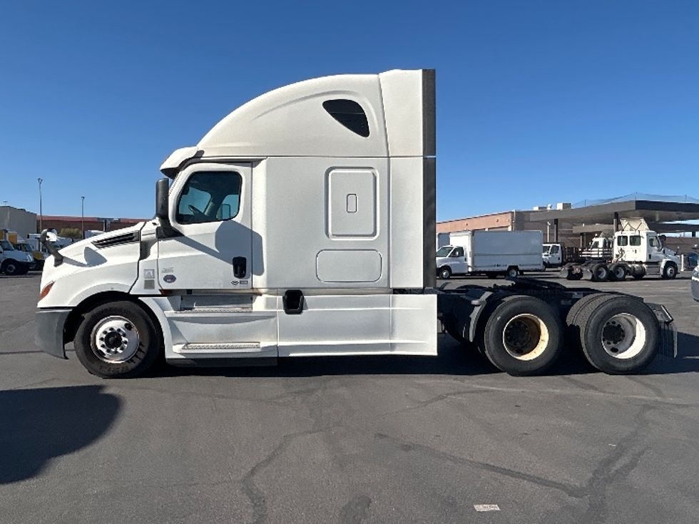 Sleeper Tractor-Heavy Duty Tractors-Freightliner-2020-T12664ST-Phoenix-AZ-640,807\n\t\tmiles-$ 55,500 - Image 4