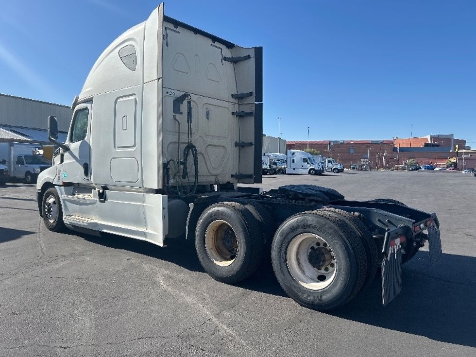 Sleeper Tractor-Heavy Duty Tractors-Freightliner-2020-T12664ST-Phoenix-AZ-640,807\n\t\tmiles-$ 55,500 - Image 5