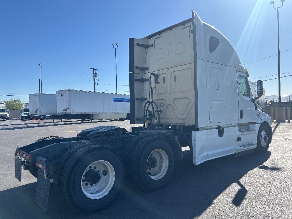Sleeper Tractor-Heavy Duty Tractors-Freightliner-2020-T12664ST-Phoenix-AZ-640,807\n\t\tmiles-$ 55,500 - Image 7