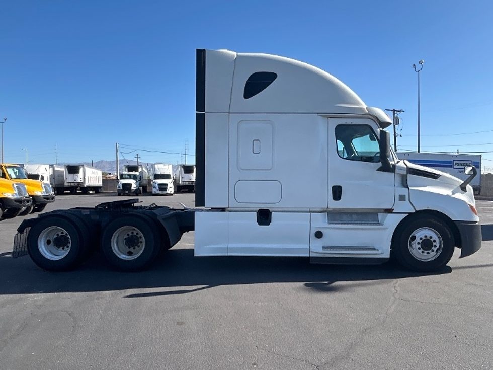 Sleeper Tractor-Heavy Duty Tractors-Freightliner-2020-T12664ST-Phoenix-AZ-640,807\n\t\tmiles-$ 55,500 - Image 8