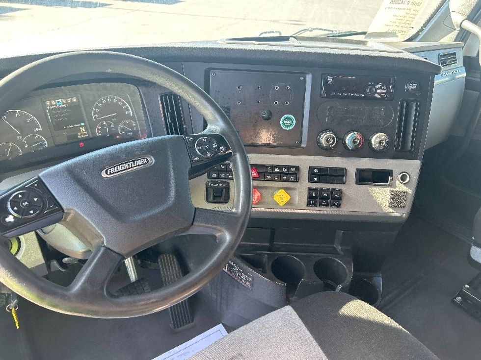 Sleeper Tractor-Heavy Duty Tractors-Freightliner-2020-T12664ST-Phoenix-AZ-643,160\n\t\tmiles-$ 55,250 - Image 11