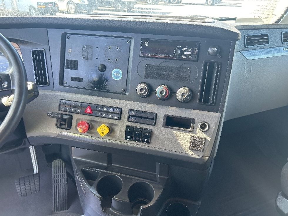 Sleeper Tractor-Heavy Duty Tractors-Freightliner-2020-T12664ST-Phoenix-AZ-643,160\n\t\tmiles-$ 55,250 - Image 12