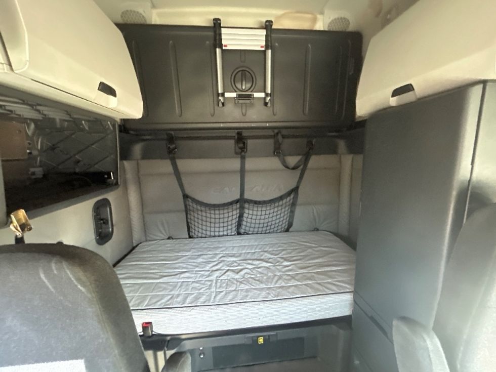 Sleeper Tractor-Heavy Duty Tractors-Freightliner-2020-T12664ST-Phoenix-AZ-643,160\n\t\tmiles-$ 55,250 - Image 16