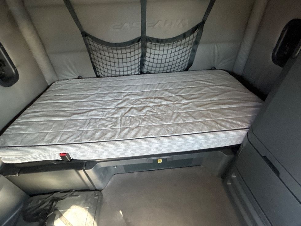 Sleeper Tractor-Heavy Duty Tractors-Freightliner-2020-T12664ST-Phoenix-AZ-643,160\n\t\tmiles-$ 55,250 - Image 17