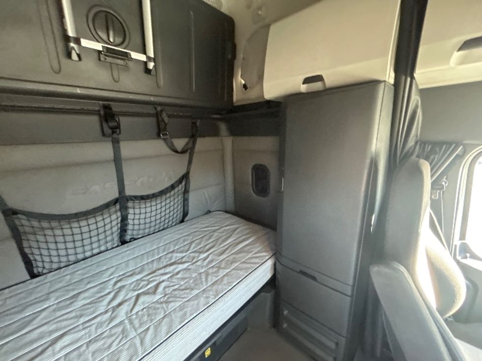 Sleeper Tractor-Heavy Duty Tractors-Freightliner-2020-T12664ST-Phoenix-AZ-643,160\n\t\tmiles-$ 55,250 - Image 18